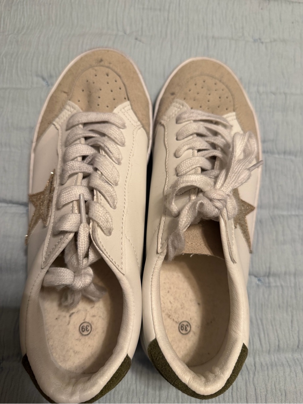 Source Unknown White and Beige Sneakers with Gold Glitter Star